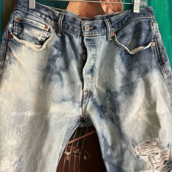 Levi's Tie-Dye Blue and White Relaxed Jeans 34" - Picture 4 of 16